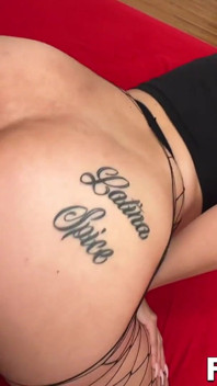 Latina semula jadi Jeyla Spice dipancut dalam daripada besar