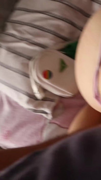 Babysitter gibt einen schlampigen blowjob und fickt ihren chef für eine gehaltserhöhung
