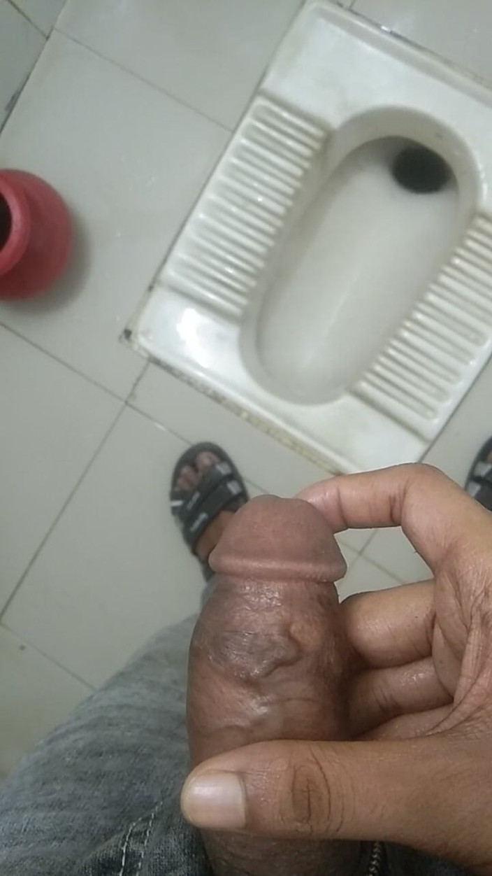 Viral_tiktokar: I Went to the Office Bathroom and Beat Myself up