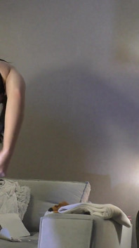 La bombasse brune la plus sexy, une petite amie amateur réelle vient pour une vidéo de mode se transforme en casting porno