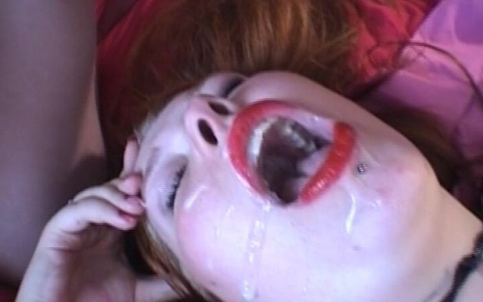 German's Fetish: 후장 핥기 독일 창녀는 장난감이 거의 있거니