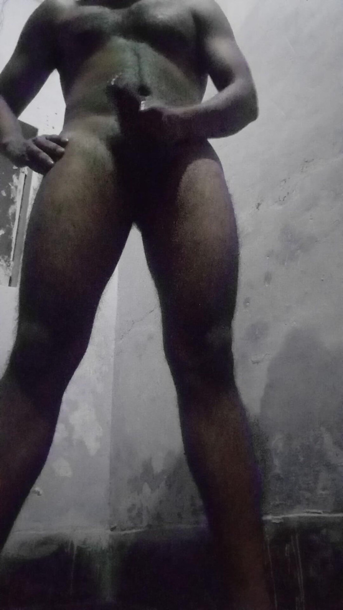 Raaz26d: Delhili genç kız evde kimse yokken büyük yarağı yağlıyor ve...