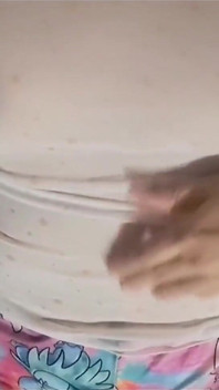 Latina menyentuh pepek berairnya