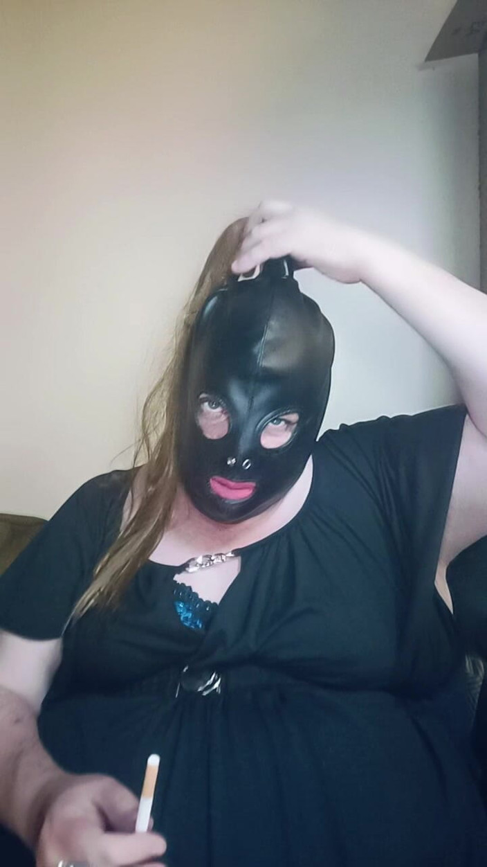 Stephanie-Nicole-TV: BBW TV Stephanie-nicole Smokes a Cigarette in a Silver Holder
