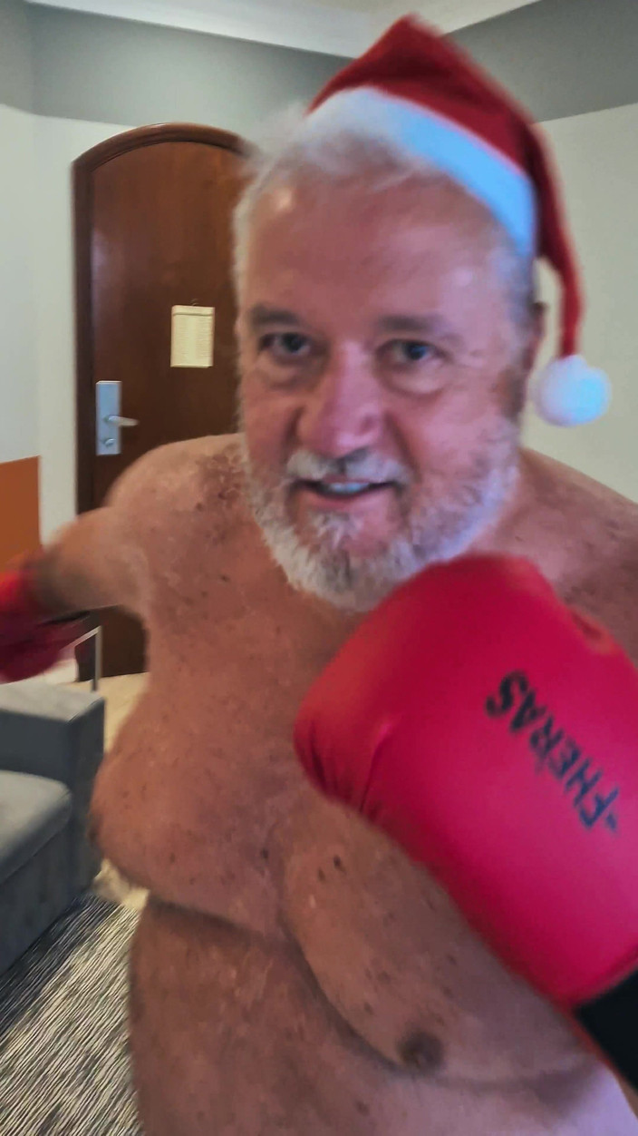 Punchbagplz: 산타 복서: POV 크리스마스 비트 다운