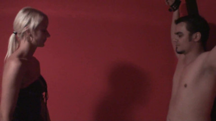 Femdom Austria: 교수형에 처해진 후장 따먹기