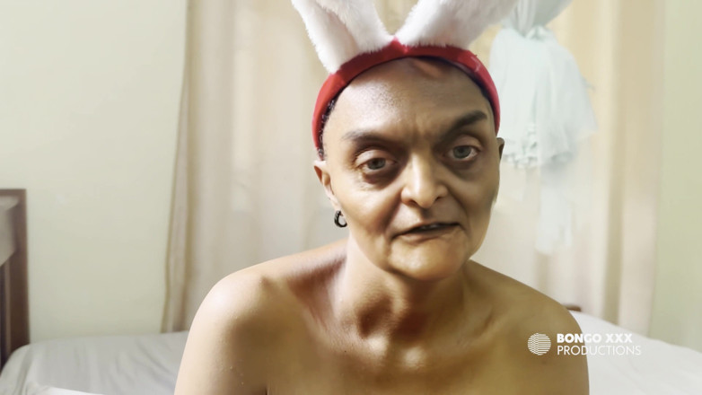 BongoXXX: La nonna indossava il suo vestito da coniglietto natalizio così...