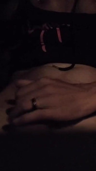Manželka mě vozí po městě, zatímco si hoňu péro s kozami