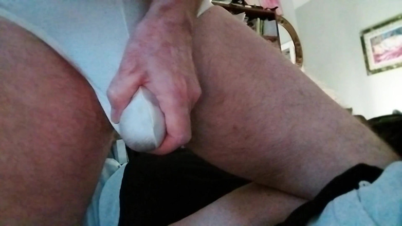 Hairyartist: 나는 너에게 깊은 목구멍 섹스를 선사해