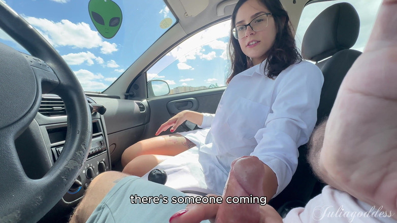 Shamelesscouple: 私は彼の車の中で「セラピー」をしているのを捕らえられました。公共の場で