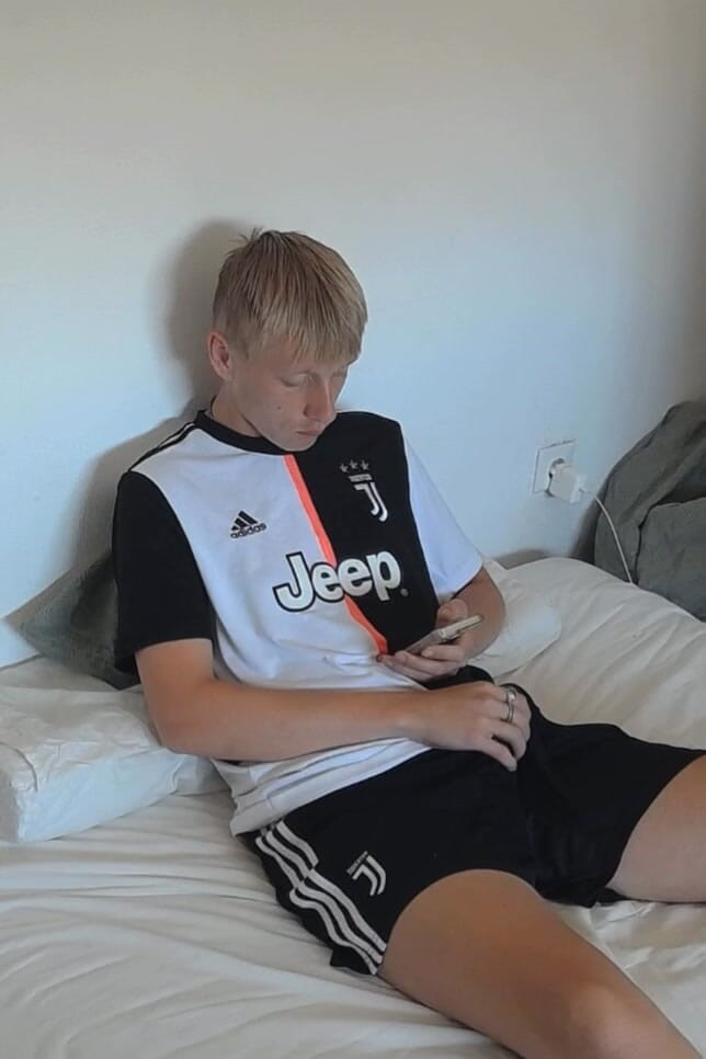 Axton Drake: [face Reveal] Soccer Bro Jerks off in Bed