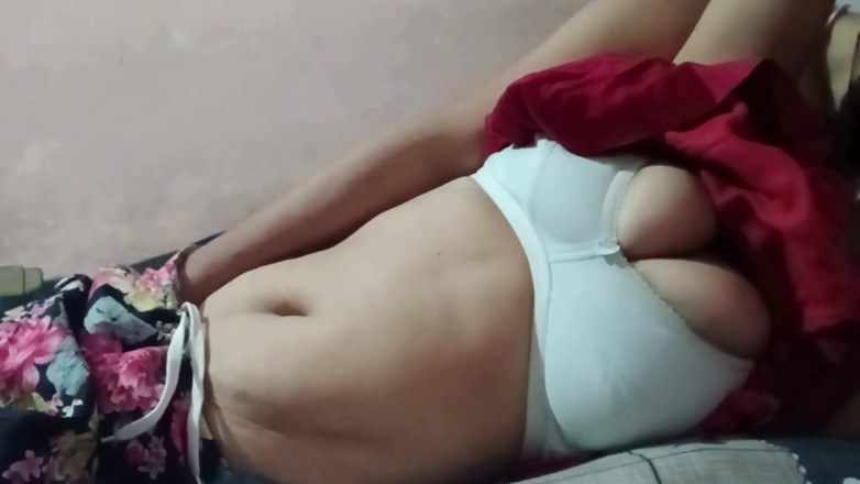 Pinki Bhabhi 69: Indianca bhabhi desi este futută tare de vecin. Indiancă desi...