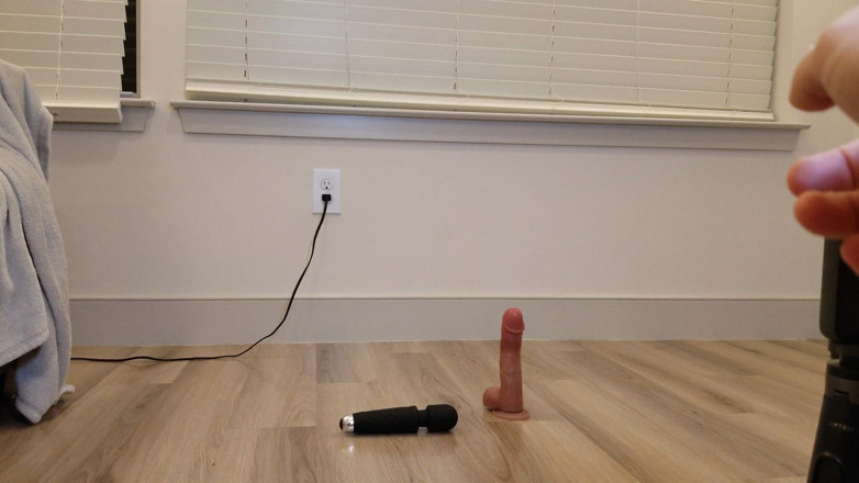Straight ish Jake Grand: Att sätta på kyskhet och sedan rida dildo