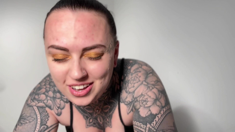 Miss Valentina: Babysitter umiliazione scoreggia