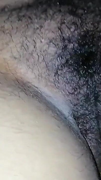 Pamer tubuh santai setelah ngentot memek sempit