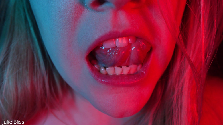 Julie Bliss: Giantess homewrecks, mindfucks và co bạn
