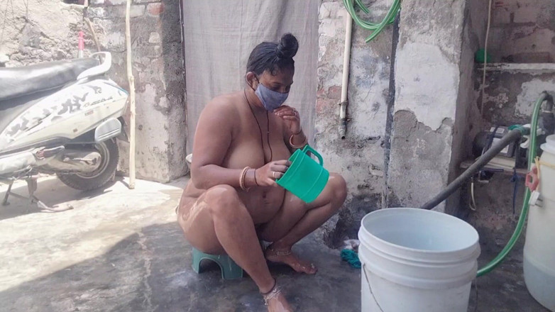 Yourgeeta8899: Inderin bhabhis heißes video beim baden