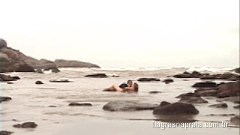 Amateurs videos: I filmed my wife being touched by a black man...