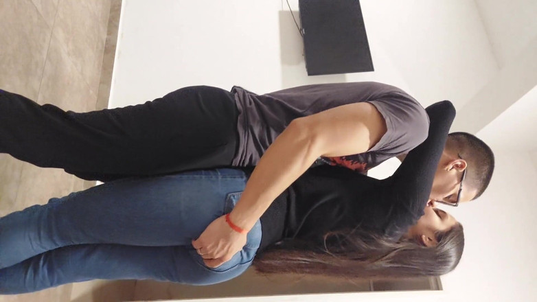 Tunenitovergon: 成熟した女性が仕事から帰宅し、ただセックスが欲しい