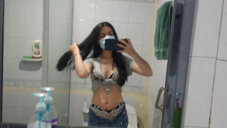 Jopy sex: 性感的jopy laura在和她的继父做爱时拍摄的独家老视频