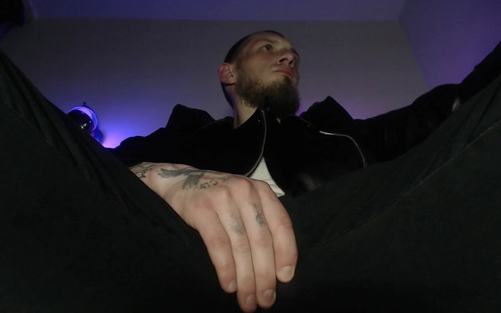 Hunky time: Шкіряний і прямий тато домінує і кінчає