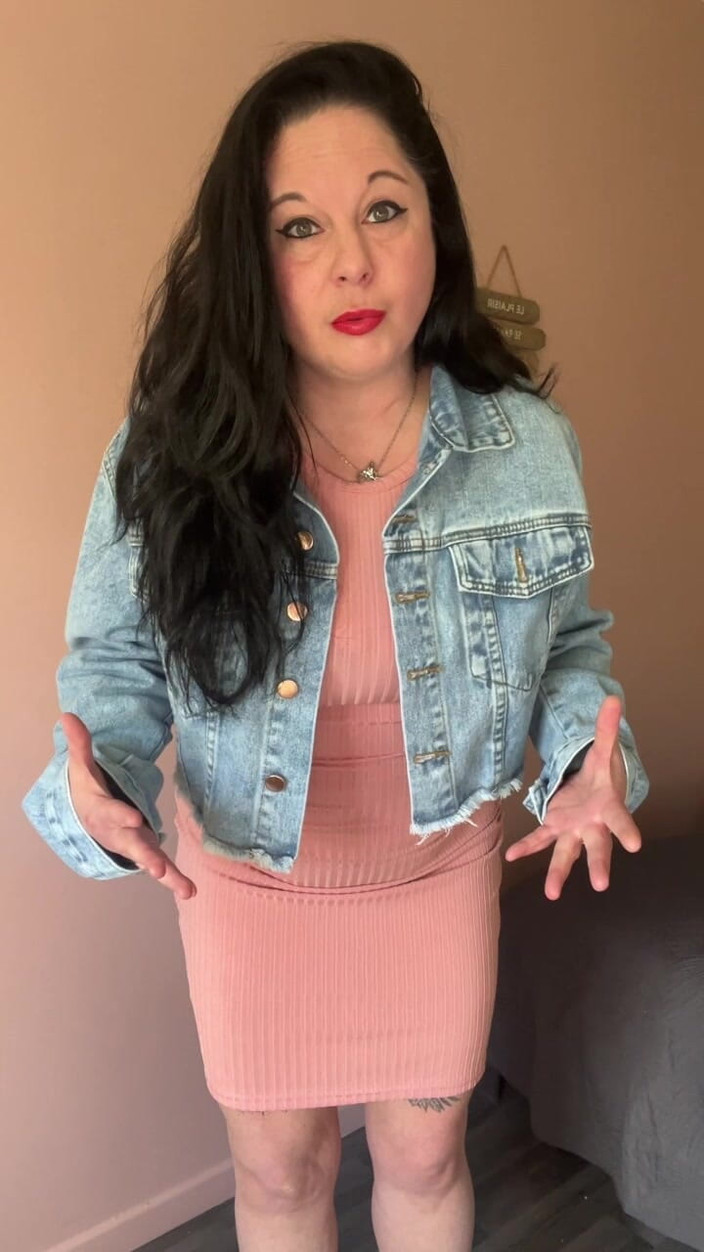 Maitresse Clara: 여성스러운 면을 보여줘