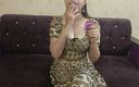 Saara Bhabhi: Azgın üvey kız kardeş sigara içiyor ve Hintçe bihari üvey erkek kardeşiyle...