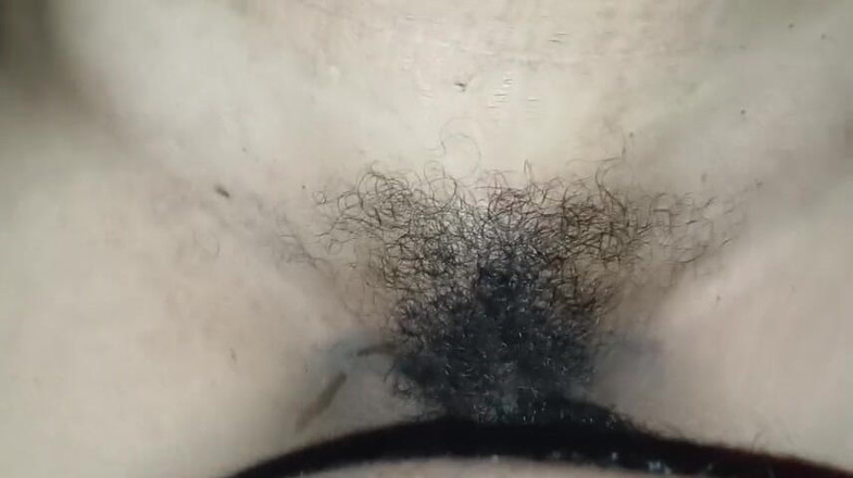 Tiottama: Sitt ner, annars börjar jag skrika.