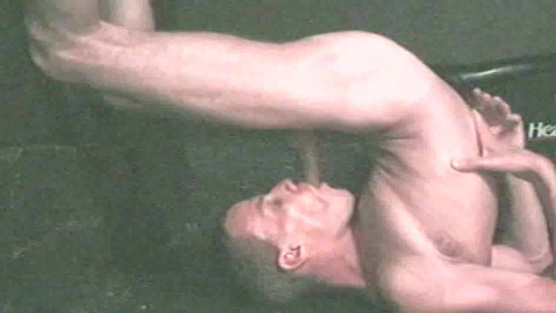 Young straight boy masturbation: Гетеросексуальний хлопець автоматично смокчеться на спорті