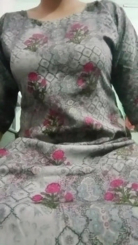 Indický gay crossdresser gaurisissy vypadá jako žena v domácnosti v Salwar Kurta XXX