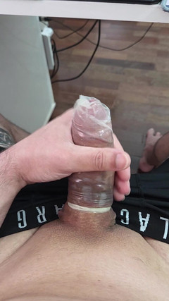 Lkdick8: Ho riempito un preservativo con il latte