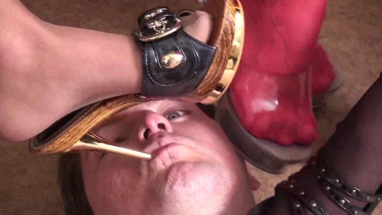 Foot Girls: Shoe Slave on the Ground