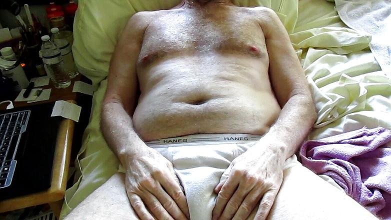 Hairyartist: Kunjunganku dengan celana dalam putih sambil joget sama penata rambut