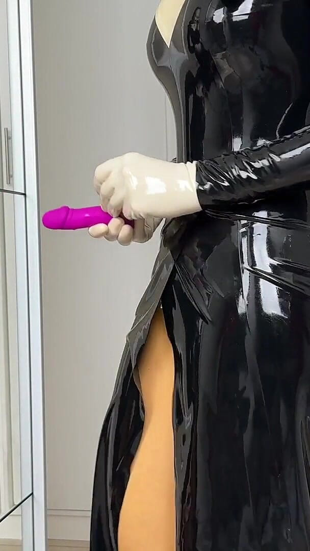 Miss_Fetilicious: Cock Worship by a Latex Nun