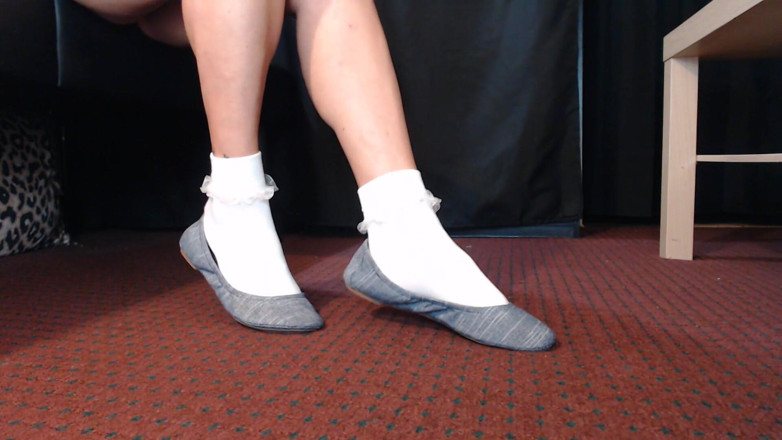 Abby Anna: Calzini arrapati la balletto grigia gioca con le scarpe