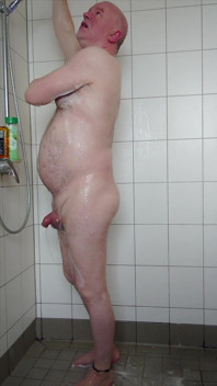 Einseifen Und Abduschen Unter Der Dusche