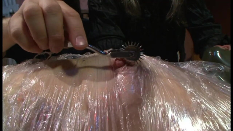 Absolute BDSM films - The original: Dibalut dalam pepek foil
