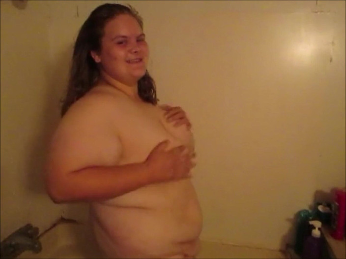 Fat Goddes: Zdradzająca żona dostaje tyłek i cipkę zerżnięta pod prysznicem i kremówka