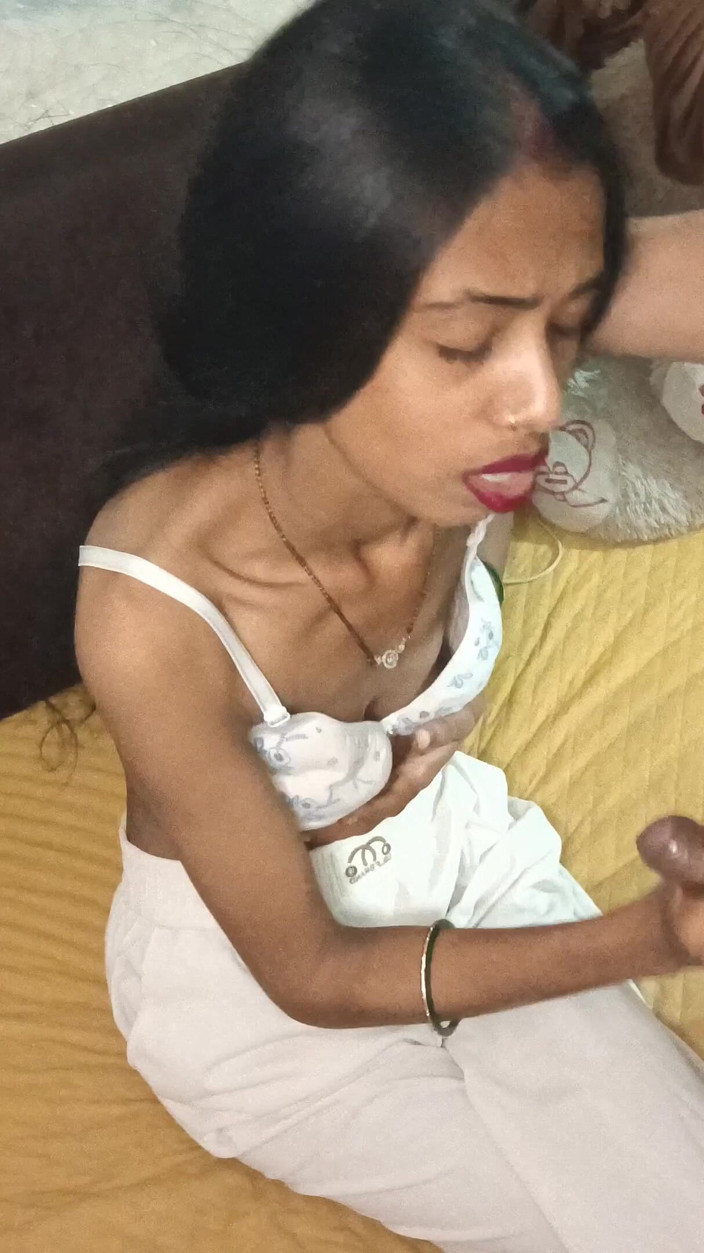 Truefuker: Desi india sta succhiando il pene e si diverte anche