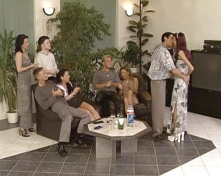 Deutsche Camgirls: Čtyři úžasně vypadající německé holky jsou ošukané divokými chchloupky