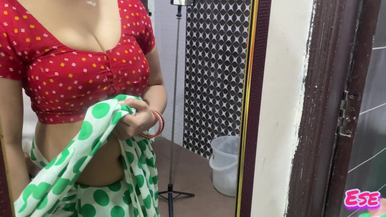 Sammy Sins: Desi pervers tailor fute o indiancă bhabhi sexy în magazinul său