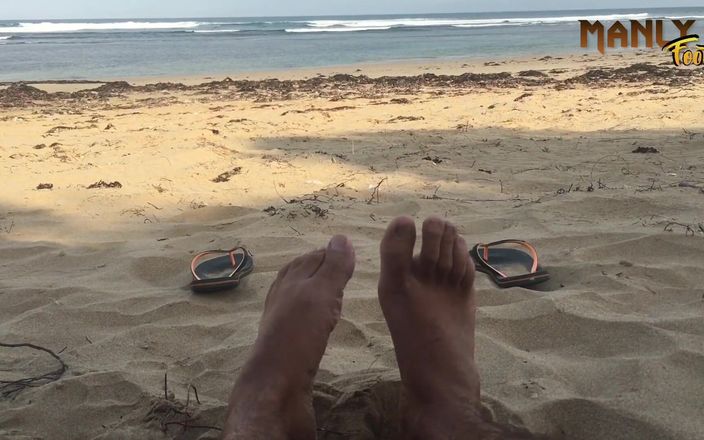 Manly foot: Cum blanco grueso - playa nudista - serie calcetines de semen en...