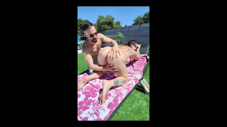 Zeus Ray Straight: Saya mengongkek jiran saya di kolam, bermain bola sepak meja...