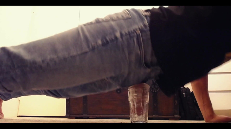 Awesome A: Melakukan Beberapa Push-up!