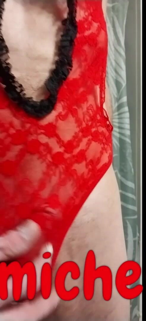 Sexy crossdresser wearing lingerie everything sexy: Transvestit Trägt Sex-roten Teddy