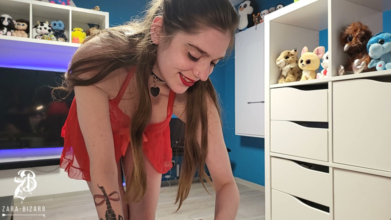 Zara Bizarr: Beim Wichsen Erwischt Und Geholfen