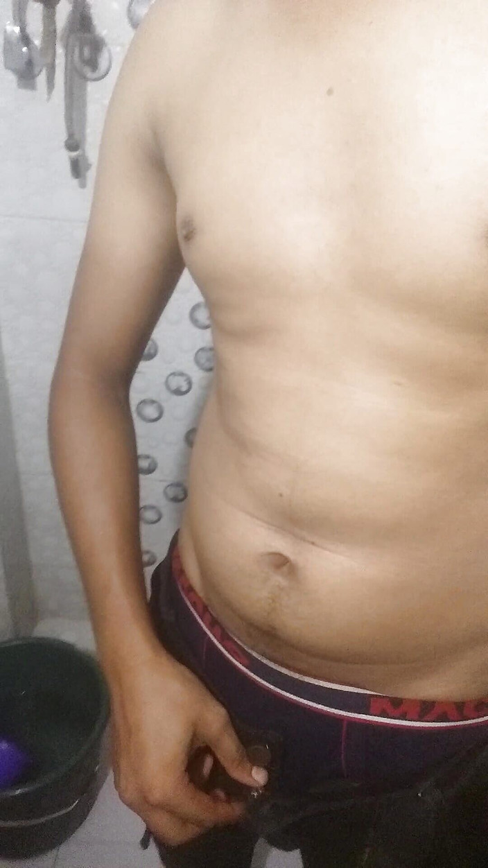 Bigfunn: インドの脂肪黒腕は浴室のトレンド動画インドで揺れました