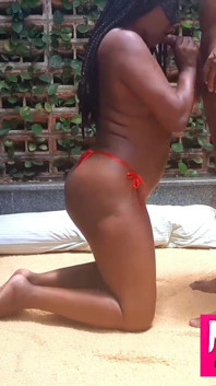 Coppia amatoriale si gode la giornata del sole per scopare a caldo