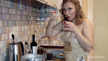 MILF Oxana: Oxana ka paak sho - bhaag iii. Mulled Burgundy