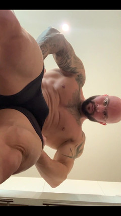 Jasons feet: विशाल ने आपके नन्हे शहर को कुचल दिया